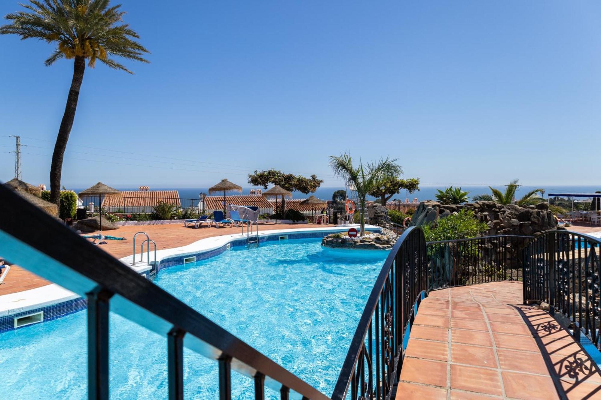 Capistrano Village B, 1 Bedroom + Free Wi-Fi Nerja Exterior foto